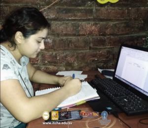 1128-imagen-estudiante-2º-año-turismo.jpg